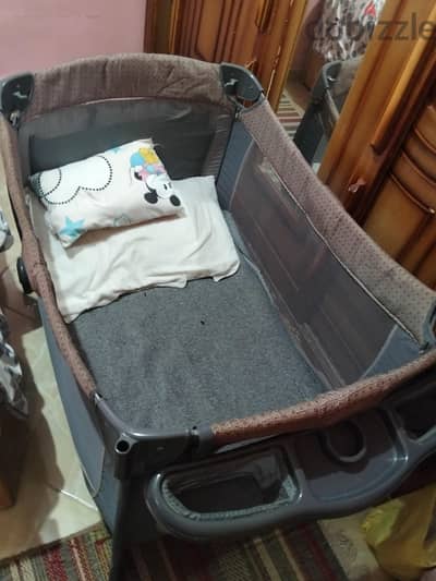 سرير اطفال جراكو مستعمل بحالة جيدة جدا