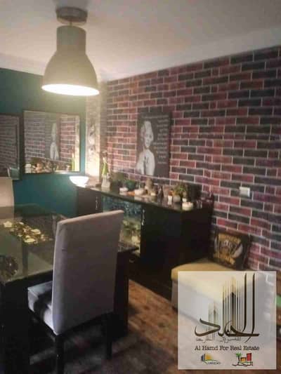 160m with a private garden, in front of the Thawth Park, finishing with palaces