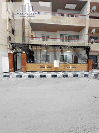 شقه ارضي في الإسكندرية شاطئ النخيل بجوار البحر تشطيب التـــــــــــرا لوكس موقع ممتاز جدا شامل الخدمات