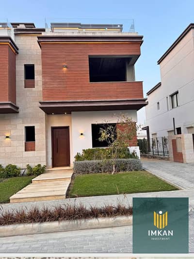 شقه 3 غرف للبيع في التجمع الخامس Golden Square  وبالتقسيط علي 10 سنين على شارع النوادي (Clubs Street) أمام كمبوند ماونتن فيو 2