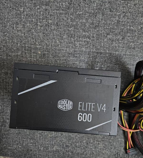 Cooler master V4 600w 1