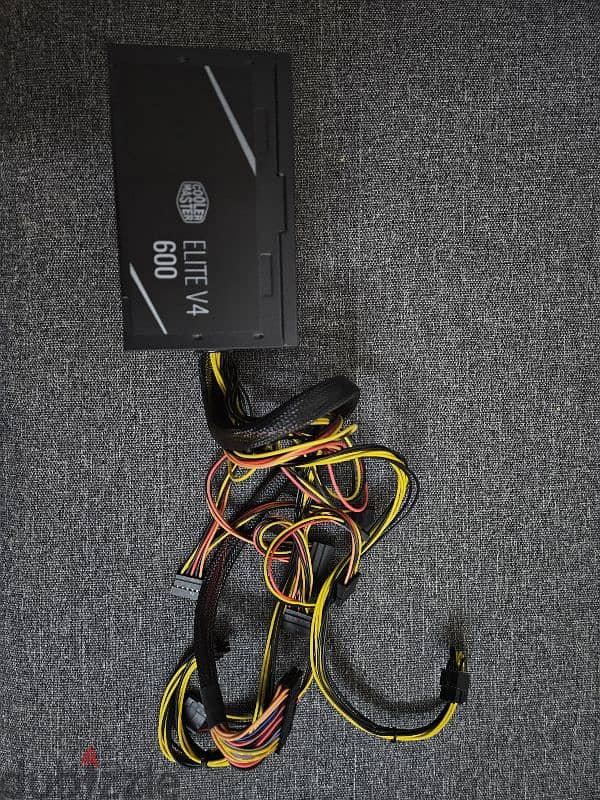 Cooler master V4 600w 2