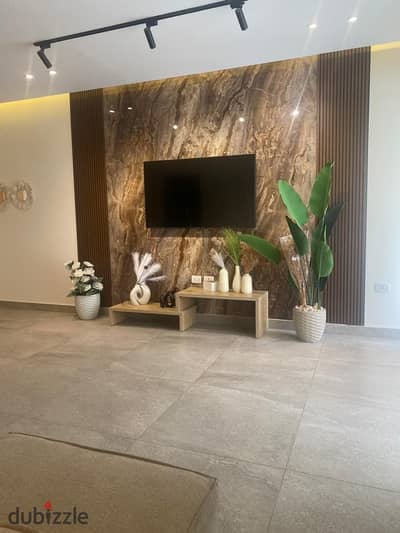 لبيع شقه 2 غرف  مفروشه بالكامل  جاهزة لسكن موقع مميز فيو مفتوح  مع وحده جراج خاصه  فى Lake view Residence