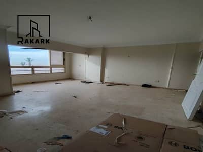 شقة سكني للإيجار في مسـاكــن شـيراتون في موقع مميز