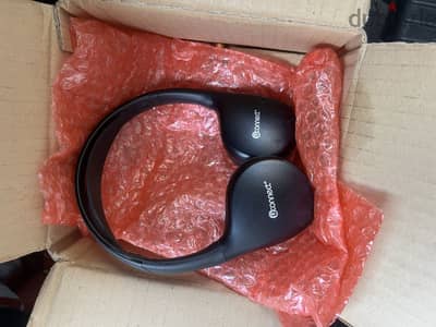 Uconnect headphones and remote