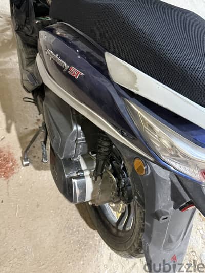 سكوتر sym st 200cc نظيف