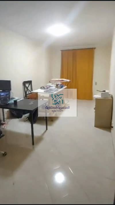شقة للبيع المعراج العلوى     خلف كارفور مباشر  والدائري    بالقرب من مدرسه جلوري     والمدرسه الفرنسية     مساحه 180 متر