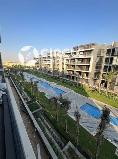 شقة ١٦٤م  تشطيب كامل ٣ غرف نوم للبيع في الباتيو أورو Patio Oro بالقرب من الـ AUC