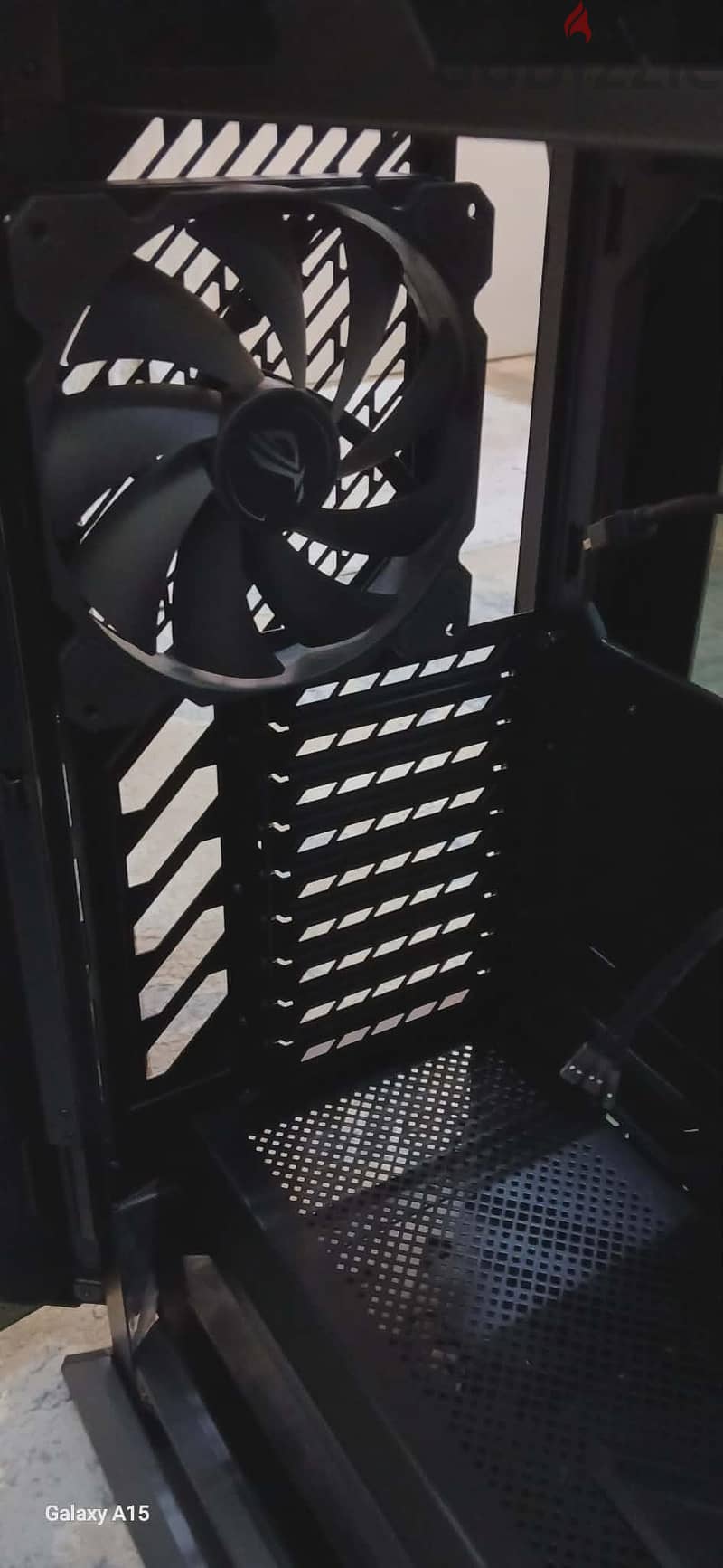 ASUS ROG Hyperion GR701 6