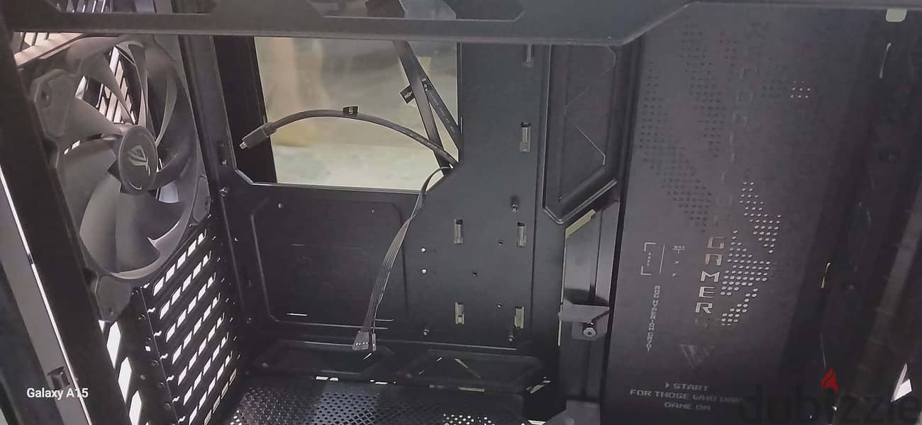 ASUS ROG Hyperion GR701 10