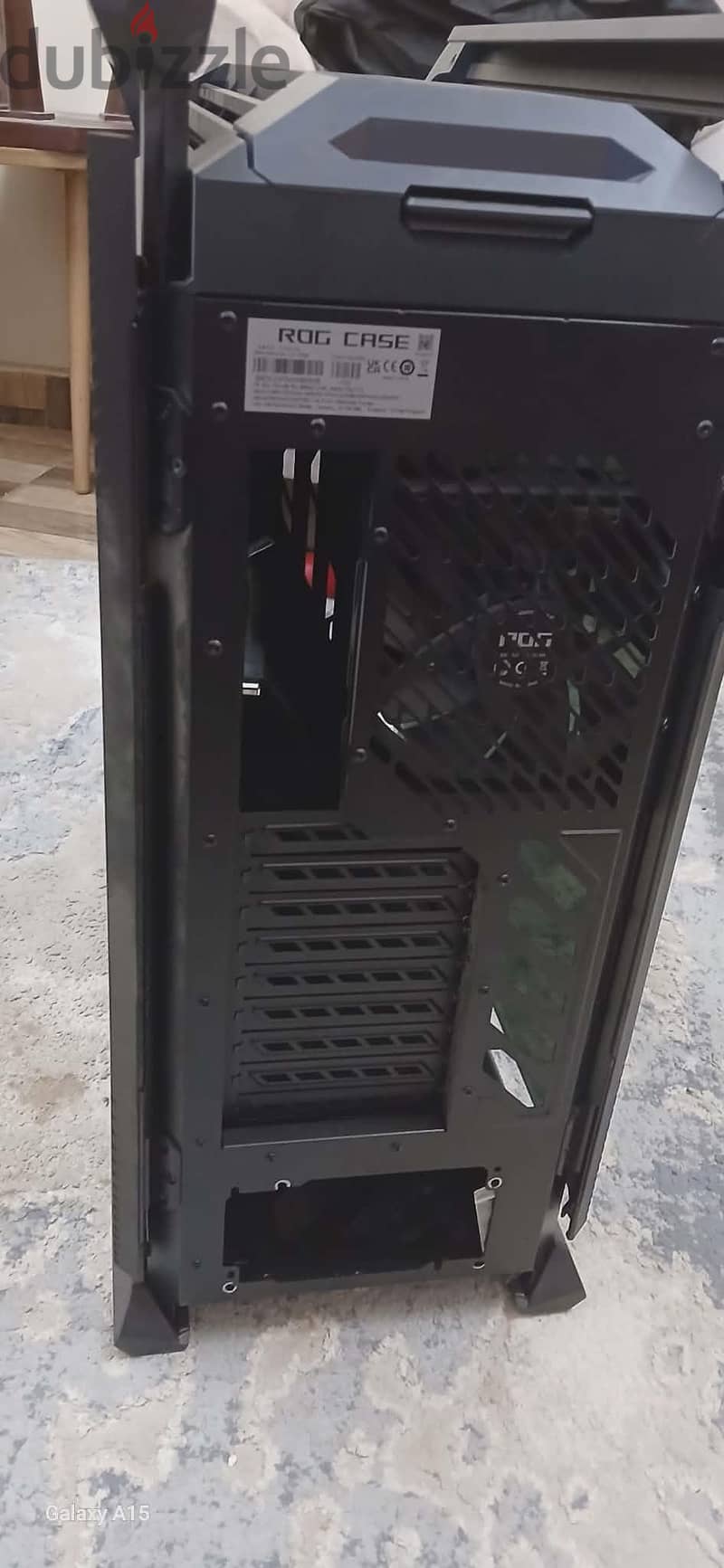 ASUS ROG Hyperion GR701 11