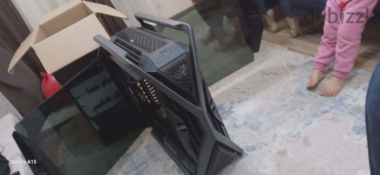 ASUS ROG Hyperion GR701 14