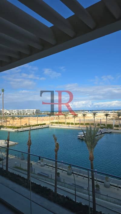 شاليه متشطب بالكامل بفيو علي المارينا  للبيع في مراسي فرونت الساحل الشمالي