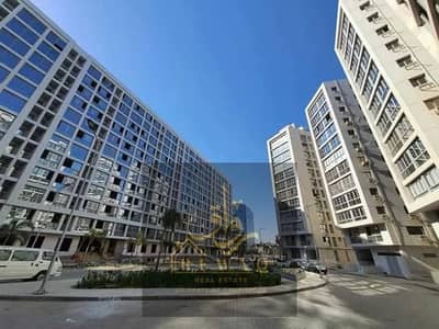 شقه للبيع بكمبوند وان قطاميه تشطيب الترا مودرن بسعر مميز جدا