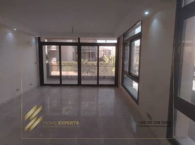 شقة للإيجار في آزاد، مزودة بمطبخ وتكيفات هواء