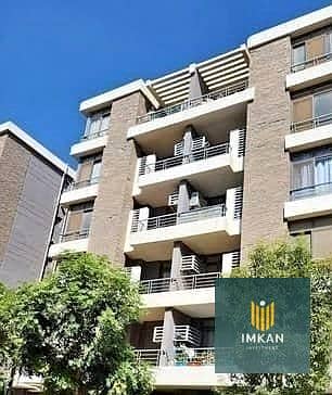 شقه للبيع بدون مقدم 135م بالتقسيط على 12 سنه في كمبوند تاج سيتي Taj city - في التجمع الاول بجوار المطار وبخصم كاش 47%