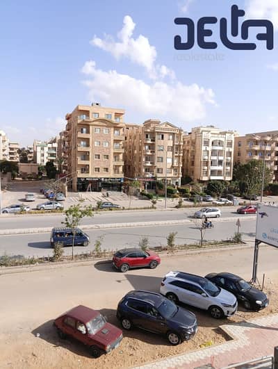 معرض تجاري للايجار بمدينة 6 اكتوبر على شارع رئيسي