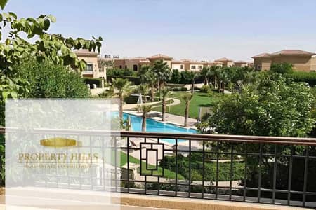 فيلا متشطبه بالتكيفات باقل سعر كاش(14,886,000) في التجمع الخامس علي طريق السويس جنب auc