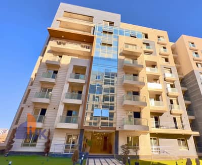 شقة مميزة للبيع استلام فورى فى قلب ال R 7 على محور بن زايد الشمالى مباشرة العاصمة الإدارية الجديده