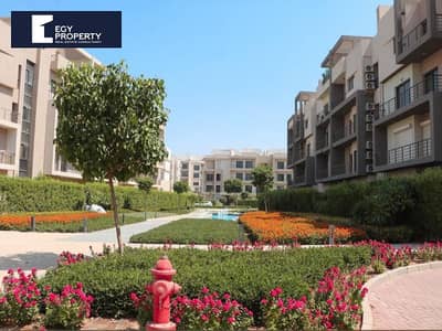 شقة متشطبة بالكامل للبيع في كمباوند فيفث سكوير التجمع الخامس بجاردن ووحدات مطبخ جاهزة للاستلام