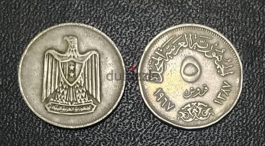 مجموعة من العملات المختلفة سعر القطعة ٥٠