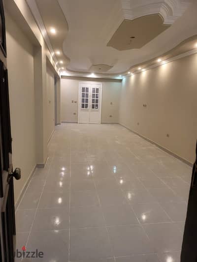 For sale, a 160m apartment in Zahraa, Maadi, Sector Six, facing the garden, Super Lux
