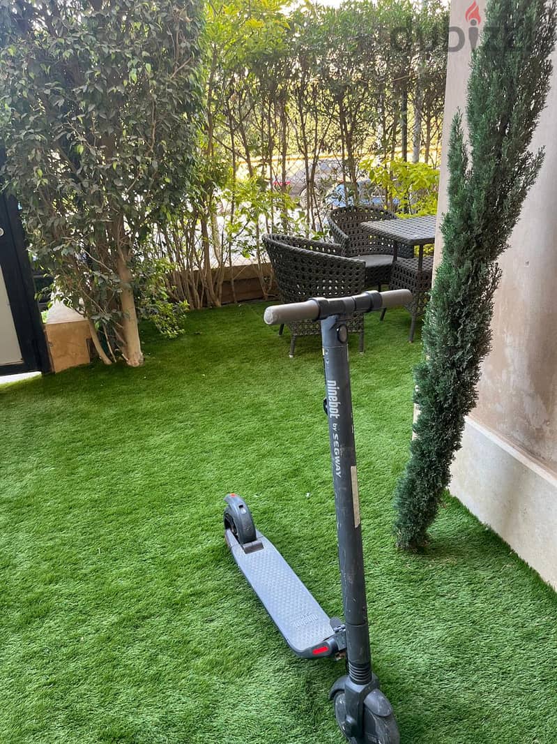 Ninebot KickScooter E25E 1