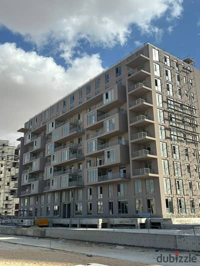 عيادة للبيع بواجهة علي المحور المركزي متشطب بالكامل بالتكيفات بمول 205 من شركة اركان بالم الشيخ زايد