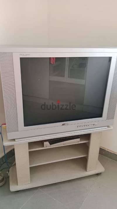 شاشة و ترابيزة و ريسيفر للبيع