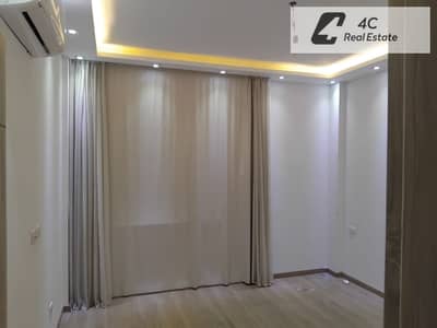 لسرعه البيع باقل سعر بالكمبوند شقه تشطيب الترا سوبر لوكس بالتكيفات والمطبخ-فيفث سكوير view land scape جاهزه للسكن