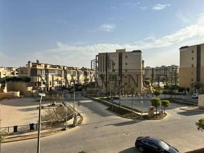 شقة جاهزة للسكن بإطلالة مزدوجة في سراي - مستقبل سيتي  مساحة ١٢٢ مترًا  بدون تشطيب Sarai Mostkabal City