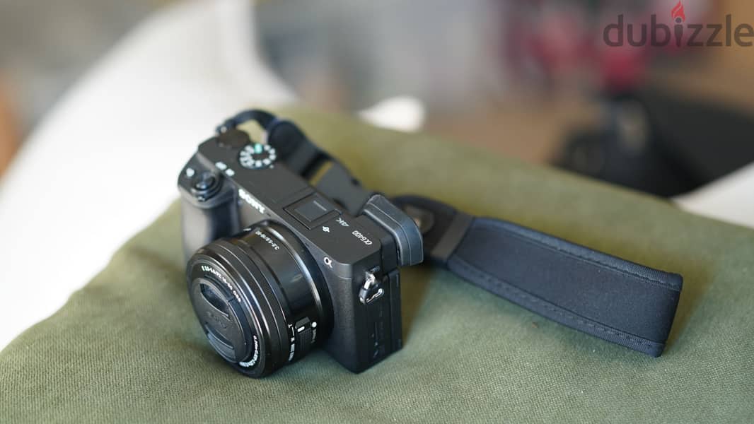 Sony a6400 with kit lens ALMOST NEW - Shutter only 3k 5