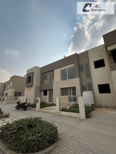 Immediate receipt of a distinctive location resale villa below market price by one million pounds for sale in Palm Hills New Cairo