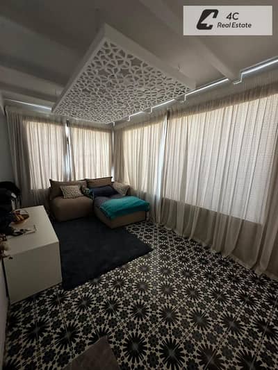 For sale under market price Ivilla Roof Middle 3 bedrooms fully finished ready to move bahry view landscape with a very prime location in Mountain Vei