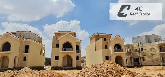تاون هاوس كورنر استلام فوري بحمام سباحة خاص فيو لاجون اقل سعر في الماركت 3 غرف جاهزه المعاينه في اي وقت في Sarai Cavana