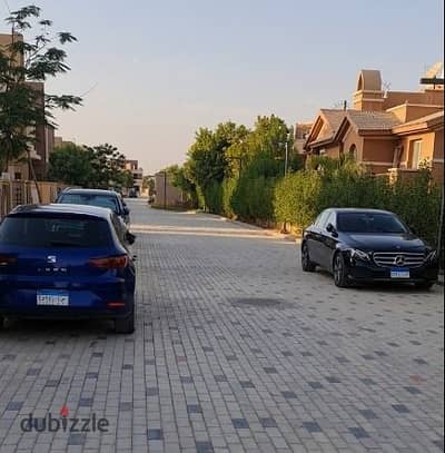 للبيع توين هاوس كمبوند ألما almaاستلام فوري فيو مميز  مساحة مباني ٢٣٨م  و مساحة ارض ٢٦٢م ارضي + اول + روف الشيخ زايد
