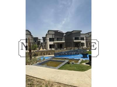 Direct on lake Twin house for sale in Creek Town - New Cairo, BUA 330 SQM, 3 bedrooms, 4 bathrooms, kitchenette