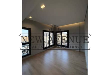 prime location - Ready To Move - Luxury finishing with Kitchen - With Private Gardens - reception 2 pieces - Penthouse for sale in Trio gardens