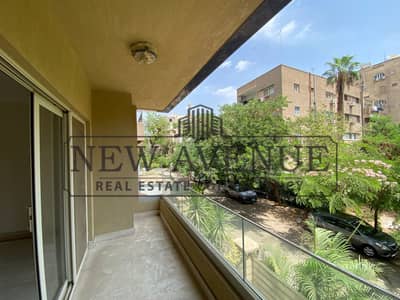 وحدة مميزة عمارة بها جراج - اول سكن - عمارة حديثه البناء - منطقة راقية - تشطيب فاخر - استلام فوري - موقع مميز شقة للبيع في سرايات المعادي