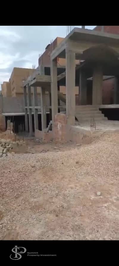 بيت للبيع في الحي 11 مجاورة 30 مساحة 276 متر غير مجروح 3 نواصي العاشر من رمضان