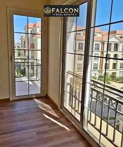 Apartment for sale (3 rooms) directly on a swimming pool in installments over 15 years in front of the Green River