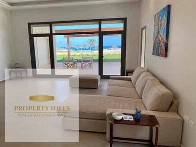 Duplex with double view overlooking the sea completely and with a swimming pool. A clarifying video for the view is available. Show the number.