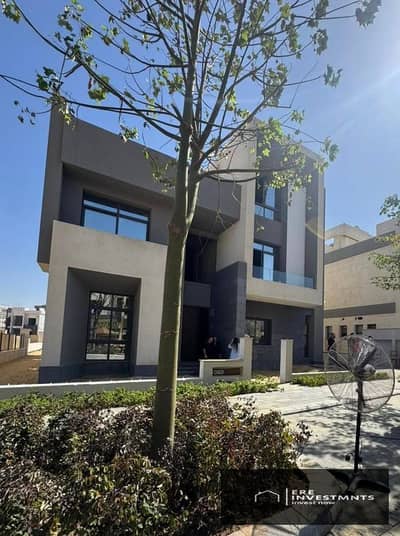 Twin house (330 buildings) in service in the heart of the Fifth Reception area, next to the Hassan Allam project - with only a 5% down payment