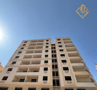 Apartment for sale in a modern tower in Agouza, steps from Nile Street, 195 meters, with installments over 12 months.