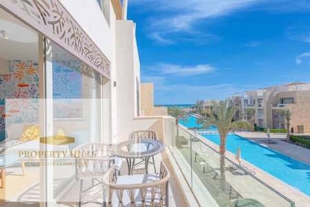 Ready to move in apartment with a private terrace overlooking a panoramic view of the swimming pool and lagoon in Mangrovy