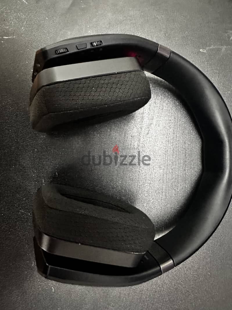 Alienware AW988 Wireless Gaming Headset 1