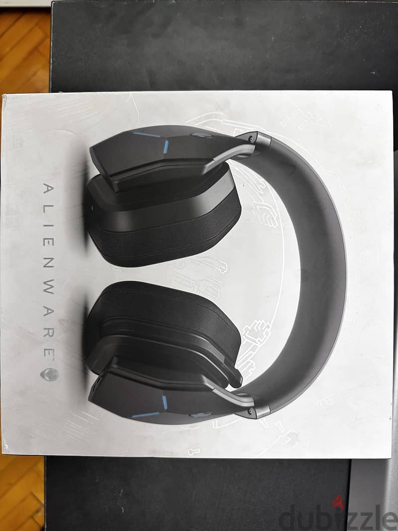 Alienware AW988 Wireless Gaming Headset 2