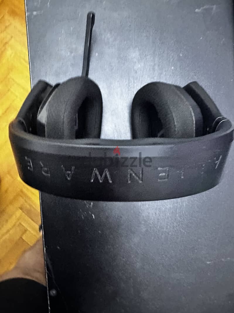 Alienware AW988 Wireless Gaming Headset 4