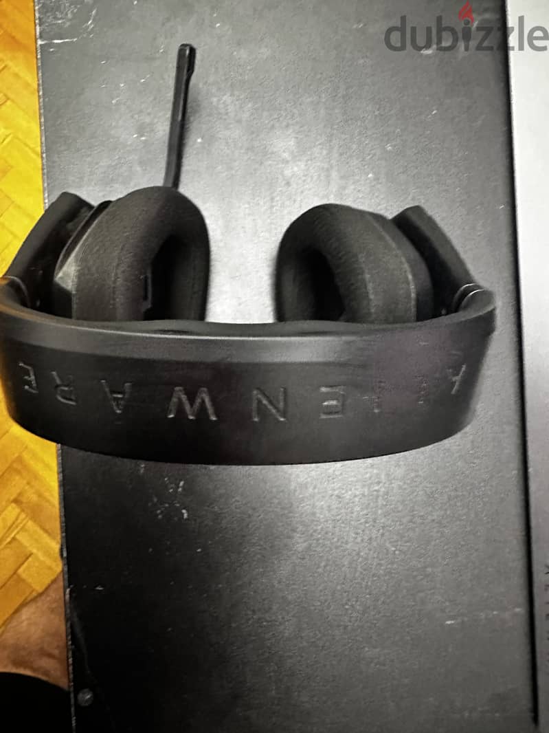 Alienware AW988 Wireless Gaming Headset 6