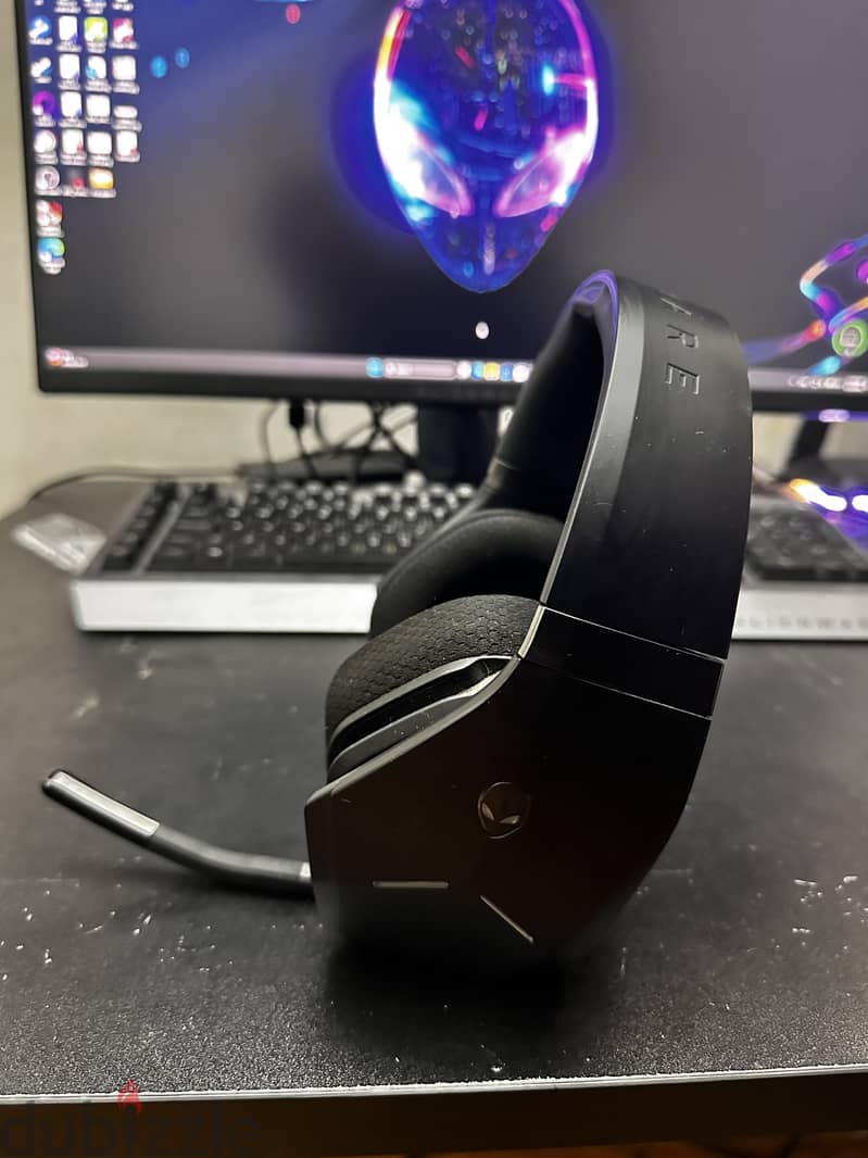 Alienware AW988 Wireless Gaming Headset 7